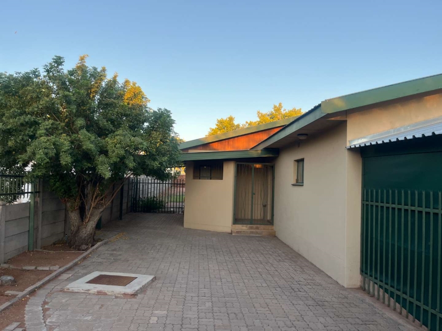 3 Bedroom Property for Sale in Flora Park Northern Cape